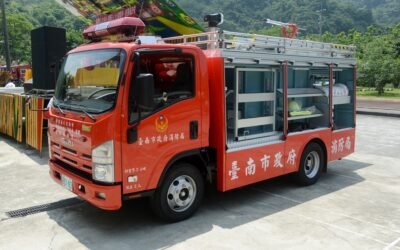 崁頂福安宮與大仙寺、火山碧雲寺三廟合力 捐贈關嶺消防分隊小型水箱消防車